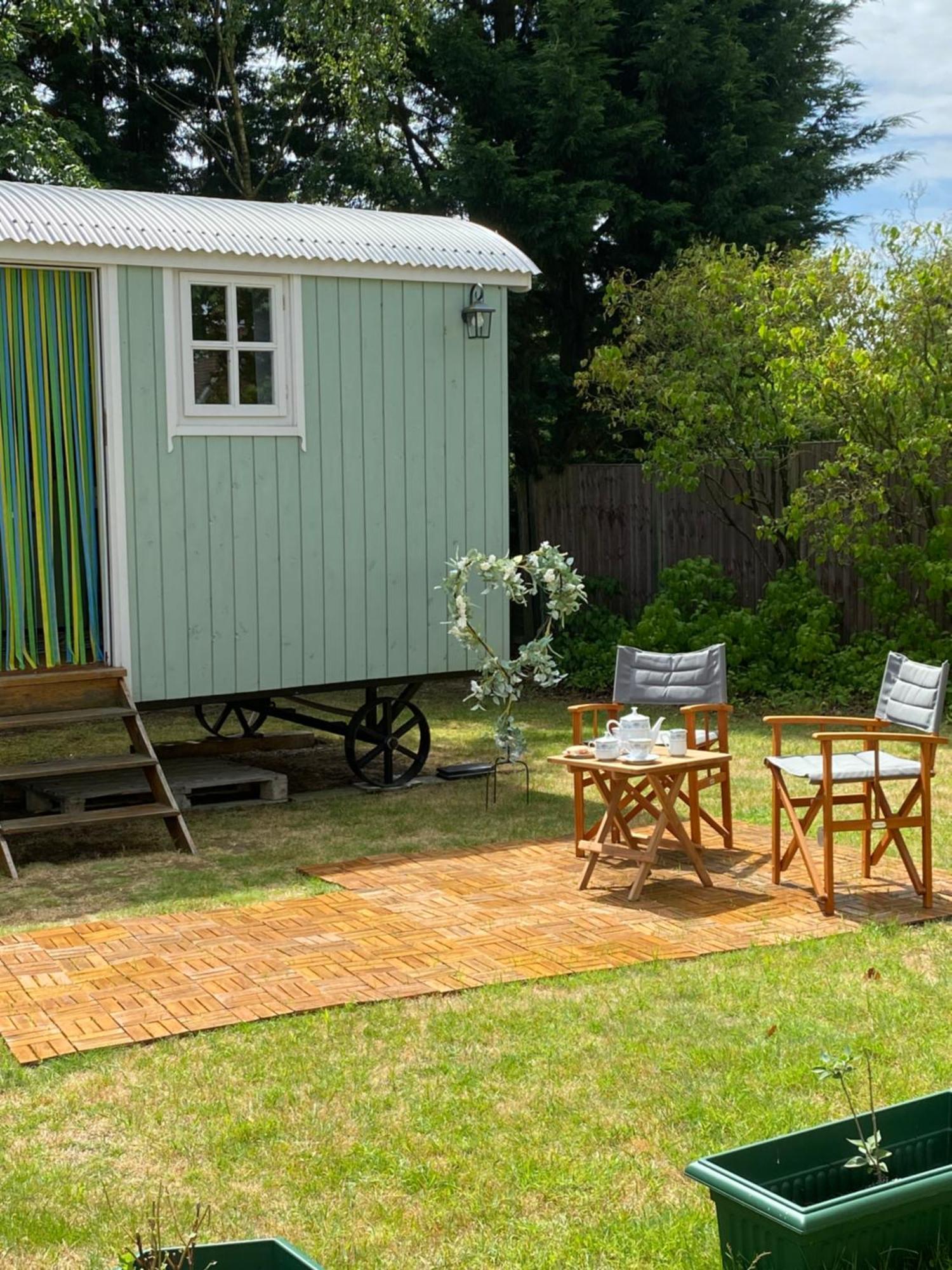 Jasmine The Shepherd Hut วูดฮอลล์สปา ภายนอก รูปภาพ